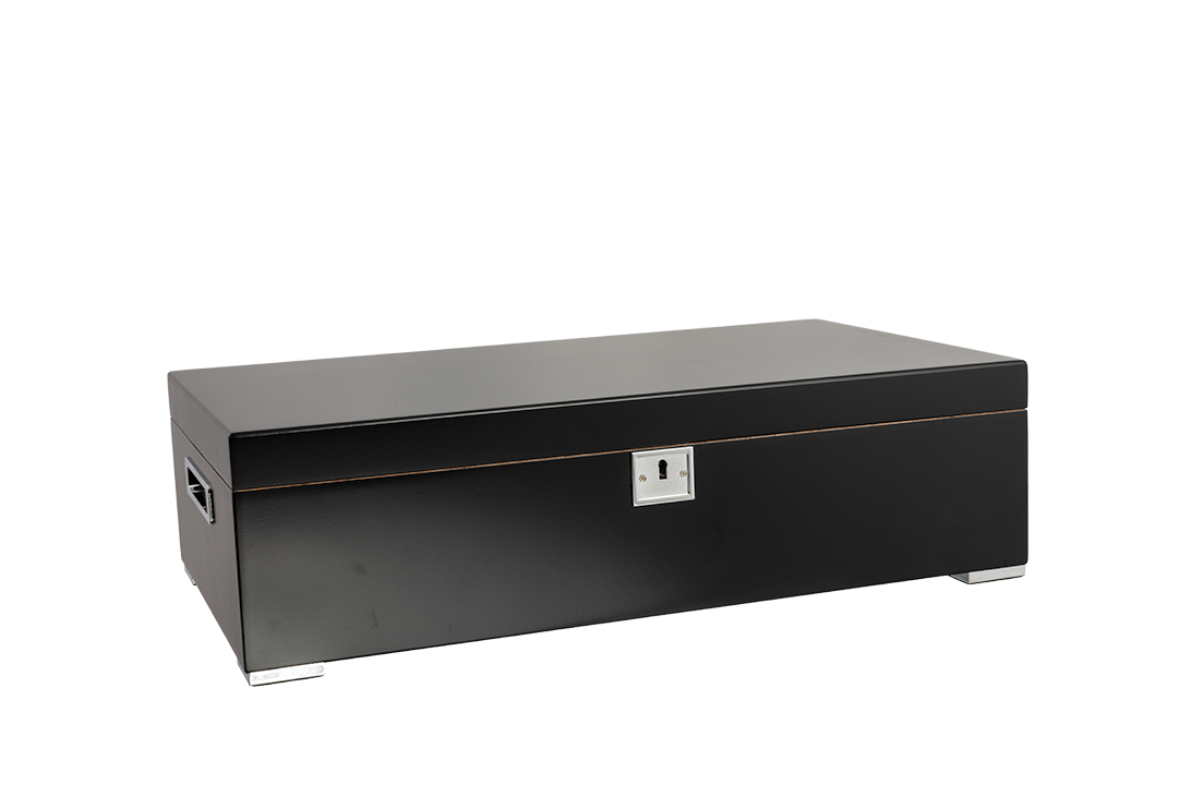 Valentino Noir Humidor – Closed View with Black Lacquer Finish